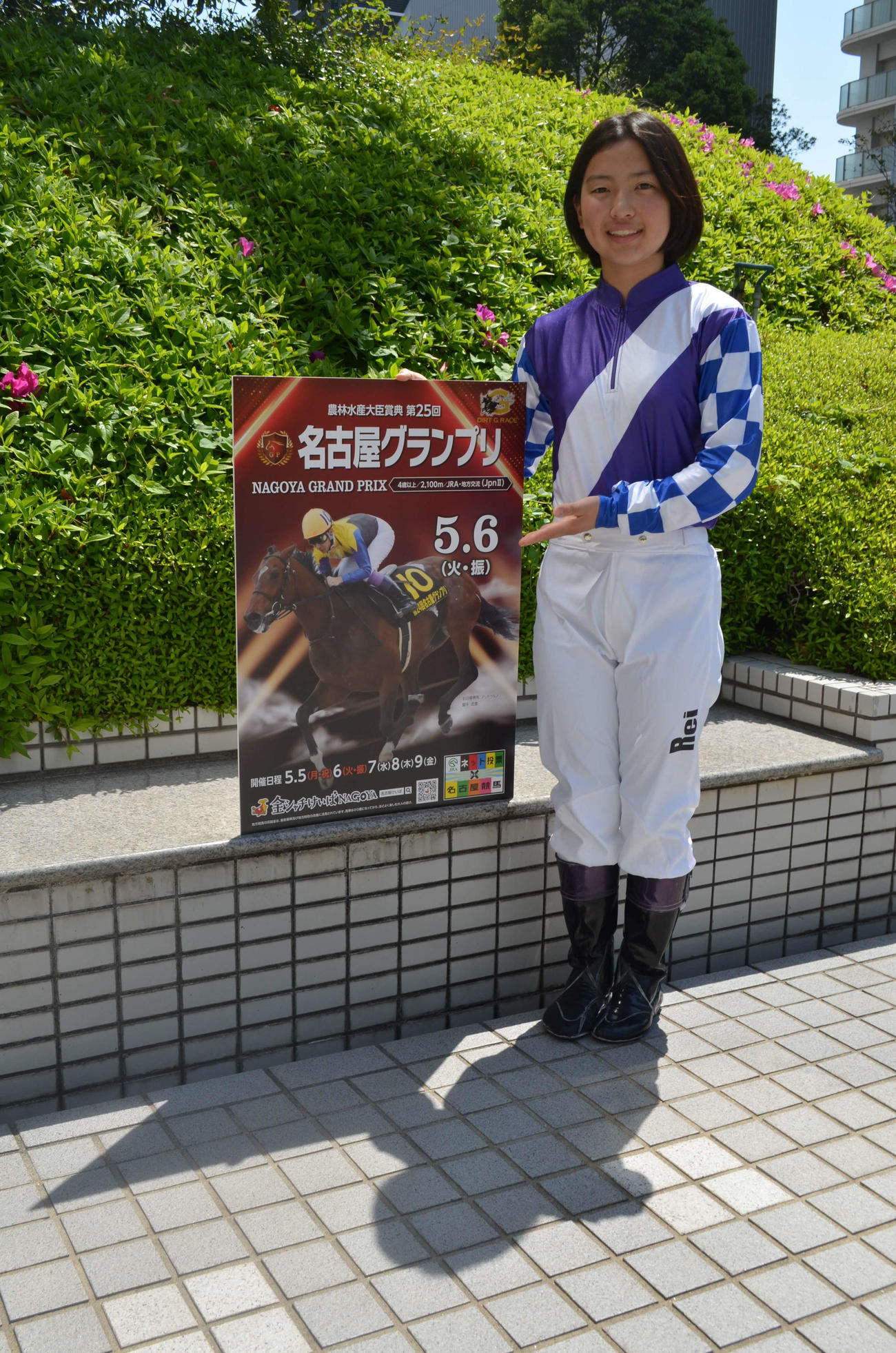 名古屋グランプリのPRに来社した小笠原羚騎手（撮影・恵木啓太）
