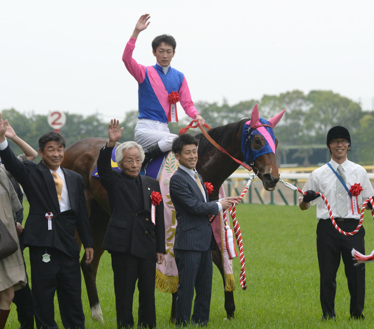 2013年オークスを制したメイショウマンボと武幸四郎騎手