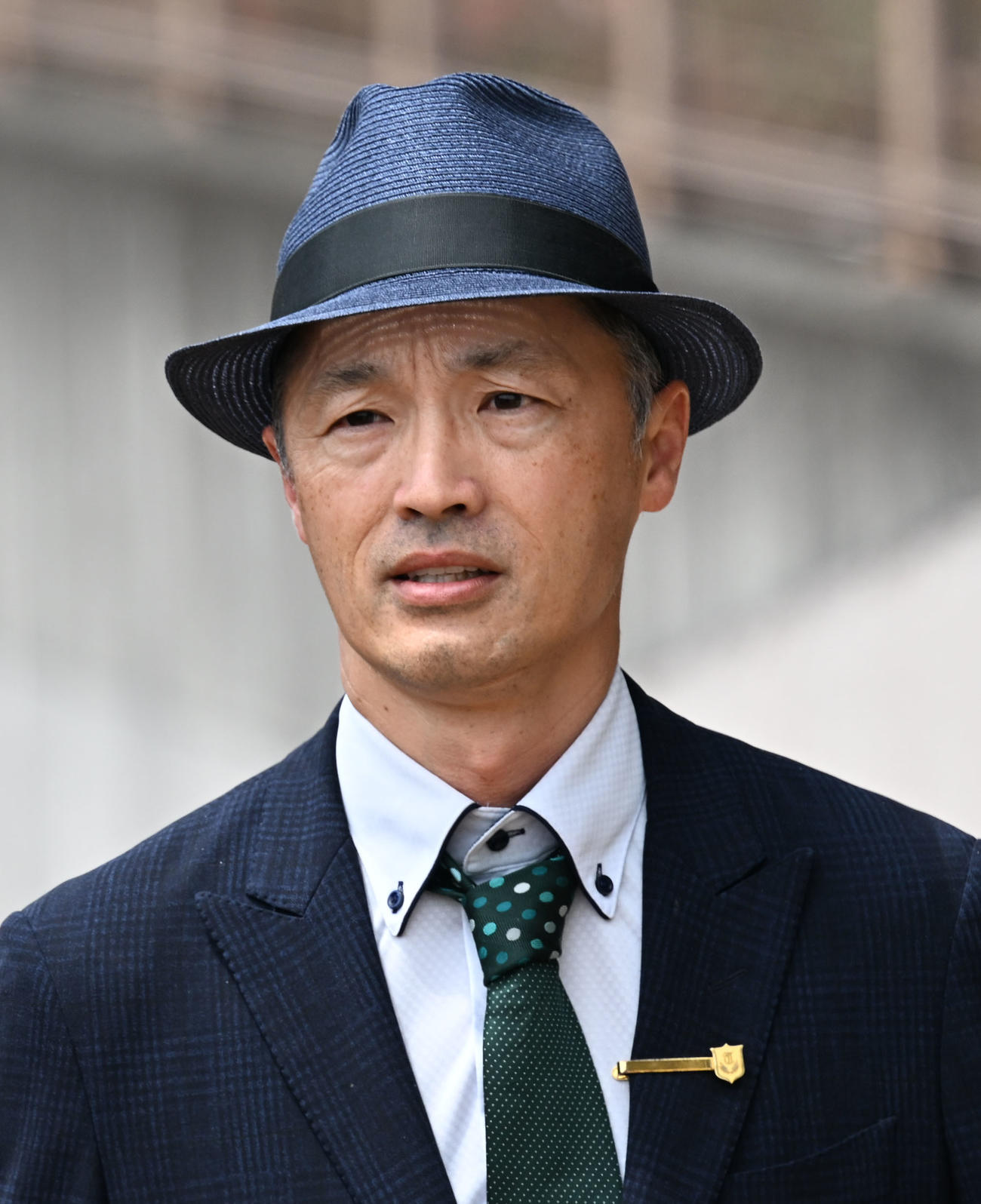 東京3R、3歳未勝利戦をノアヴィヴァーチェと菅原隆騎手で制した鈴木慎太郎師（撮影・千葉一成）
