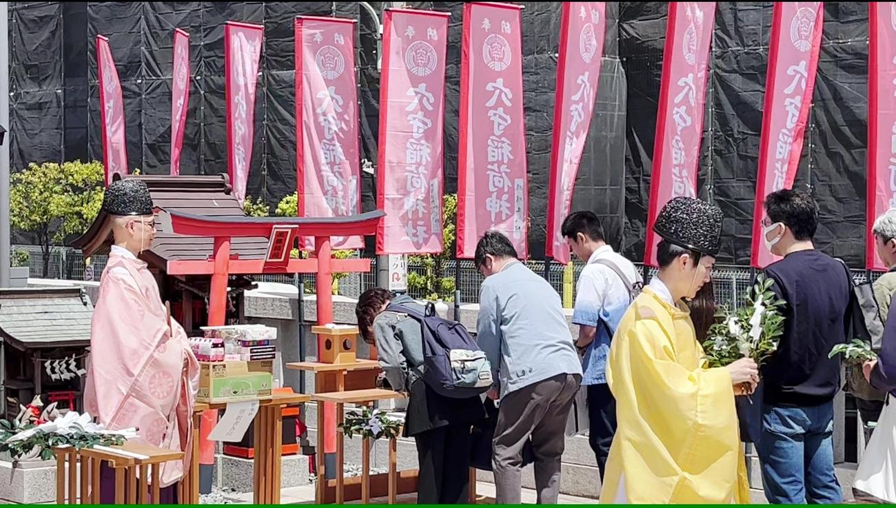 必勝稲荷祭の様子