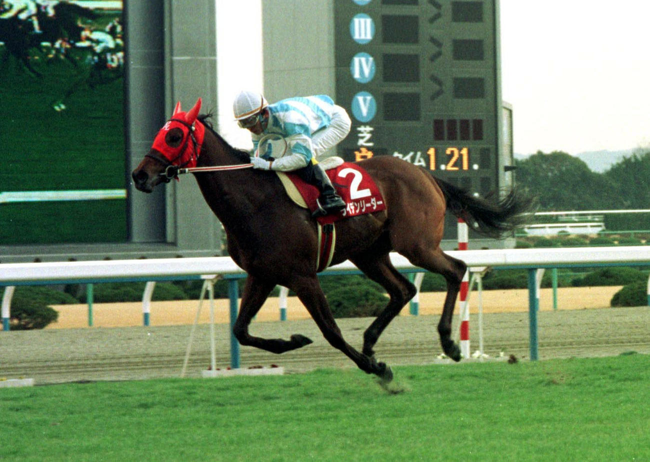 95年3月19日、4歳牝馬特別を制するライデンリーダーと安藤勝騎手