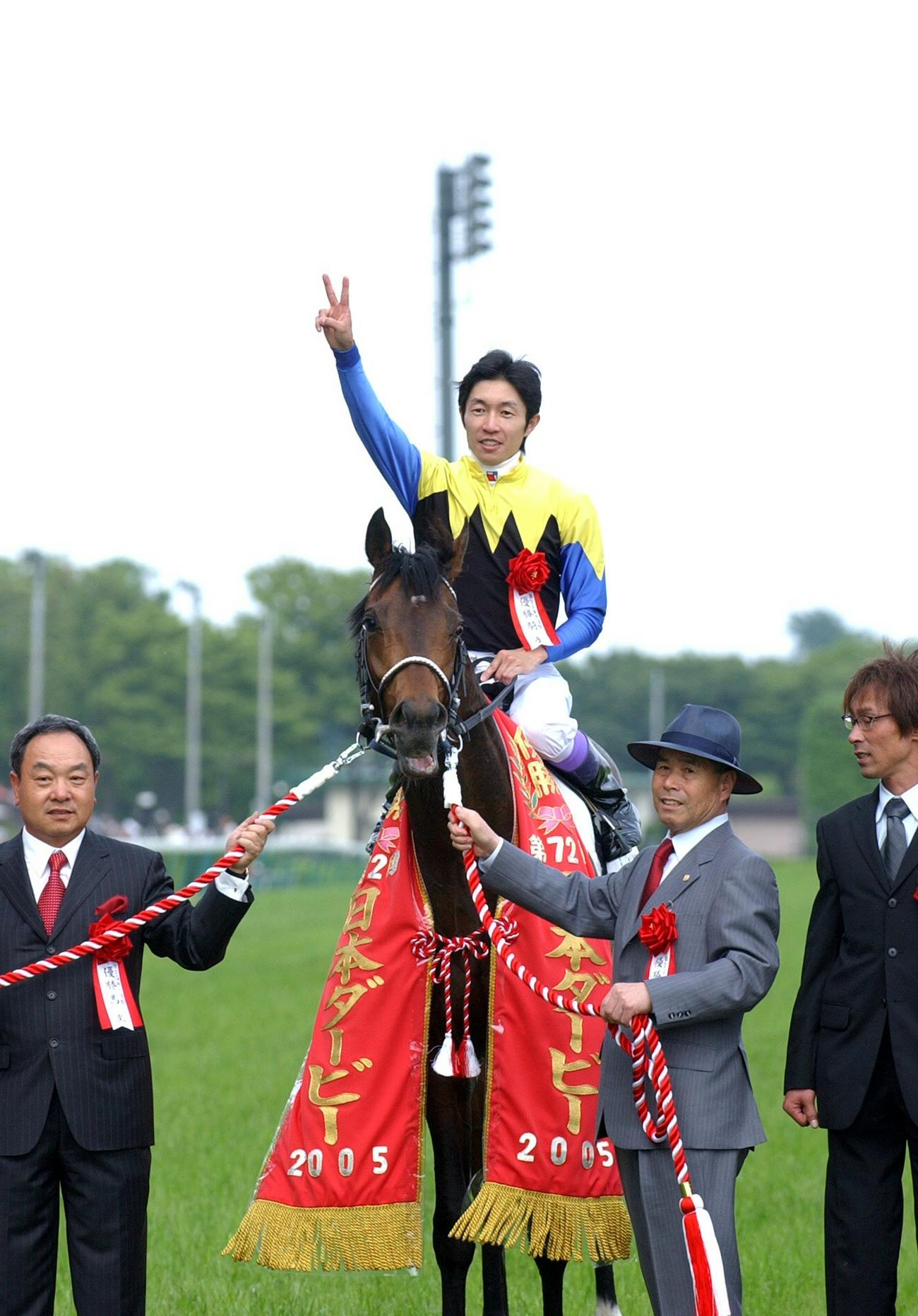 05年5月、ディープインパクトで日本ダービーを制した武豊騎手