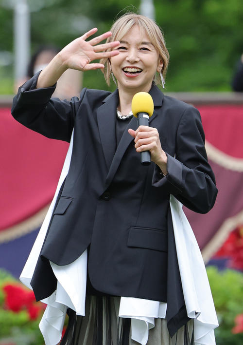 還暦が信じられん」「金髪が素敵」オークス登場の〝視聴率女王〟山口