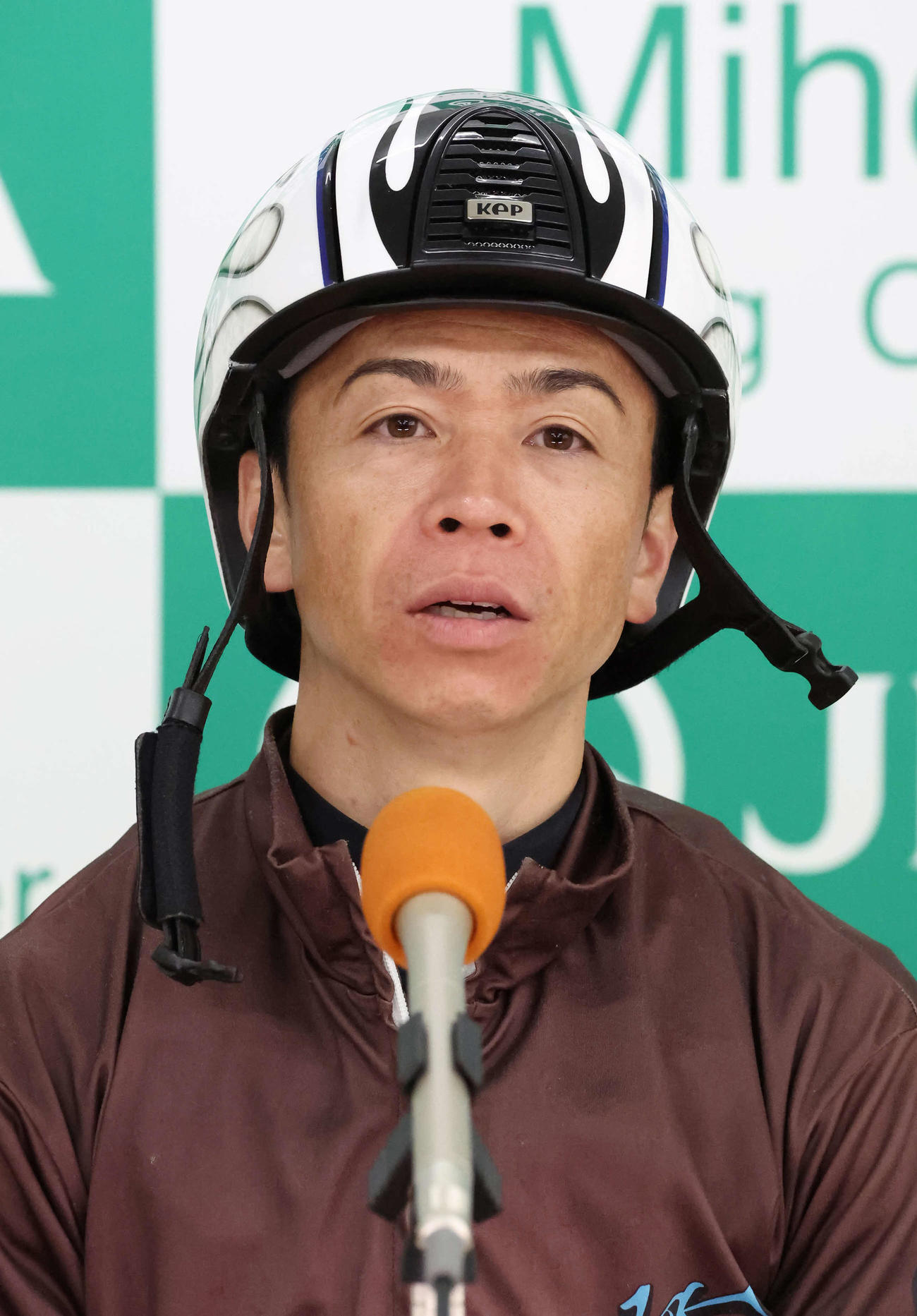 ファンダムの最終追い切りを終えて記者会見する北村宏騎手（撮影・丹羽敏通）