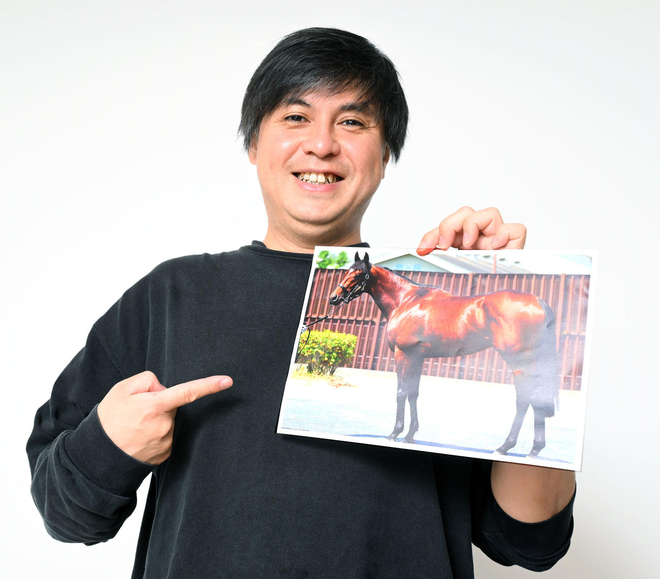 日本ダービーの本命にファウストラーゼンを選んだ株式会社tonariの高橋弘樹社長（撮影・千葉一成）