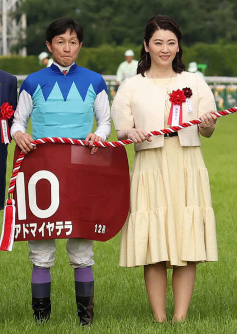 武豊騎手と近藤オーナー（撮影・丹羽敏通）