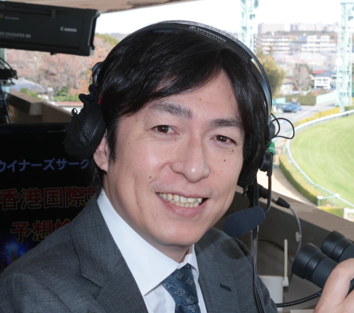 ラジオNIKKEの小塚歩アナ（2024年撮影）