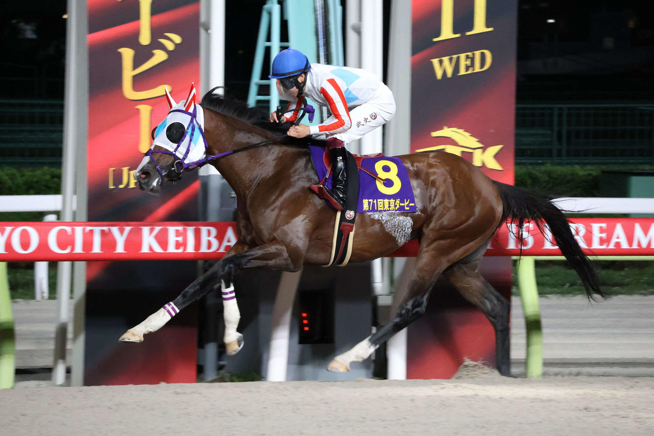 2馬身半差の逃げ切りで東京ダービーを制したナチュラルライズと横山武騎手