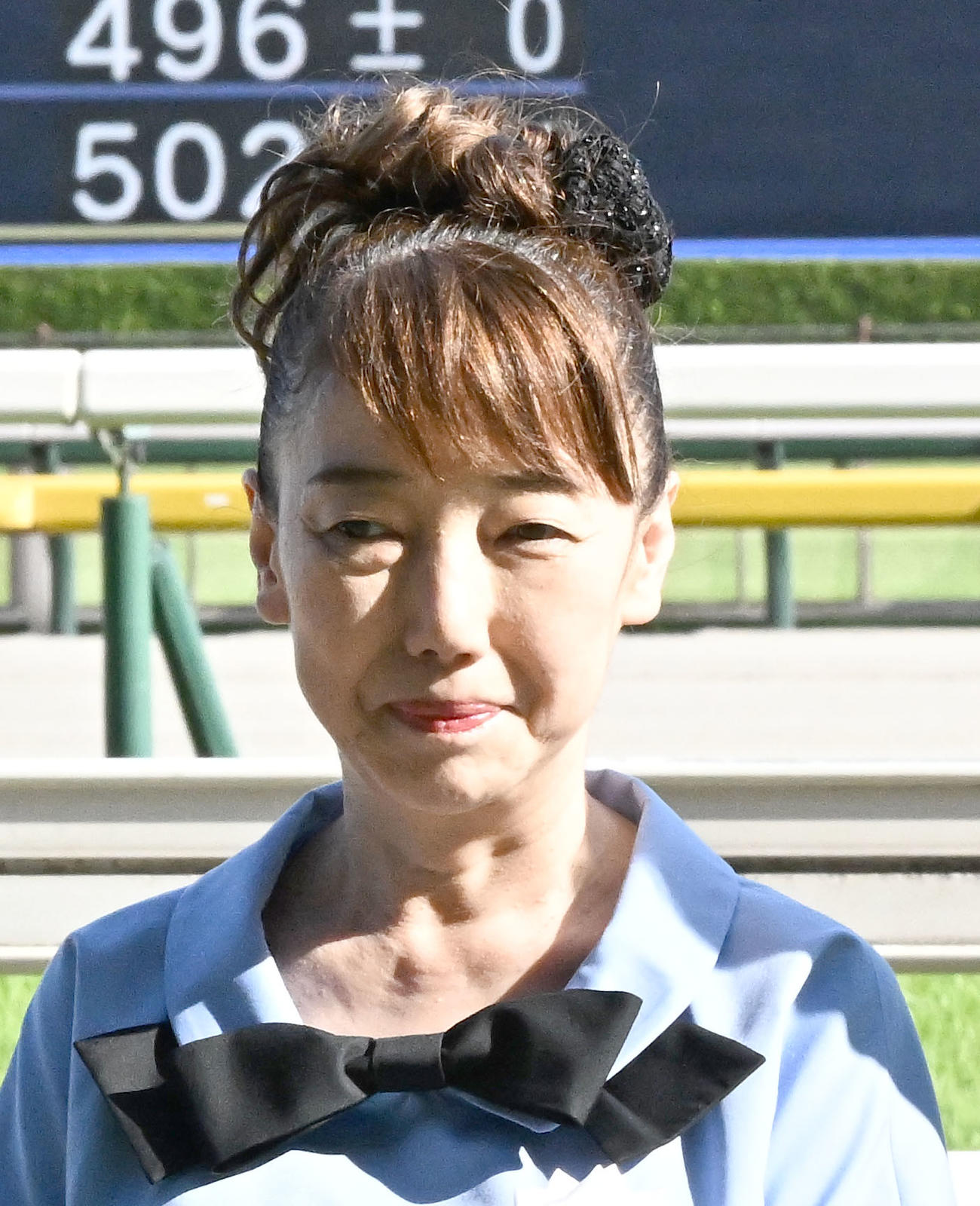 府中牝馬Sの表彰式でプレゼンターを務めた芸能プロダクション「タイタン」の太田光代社長（撮影・千葉一成）