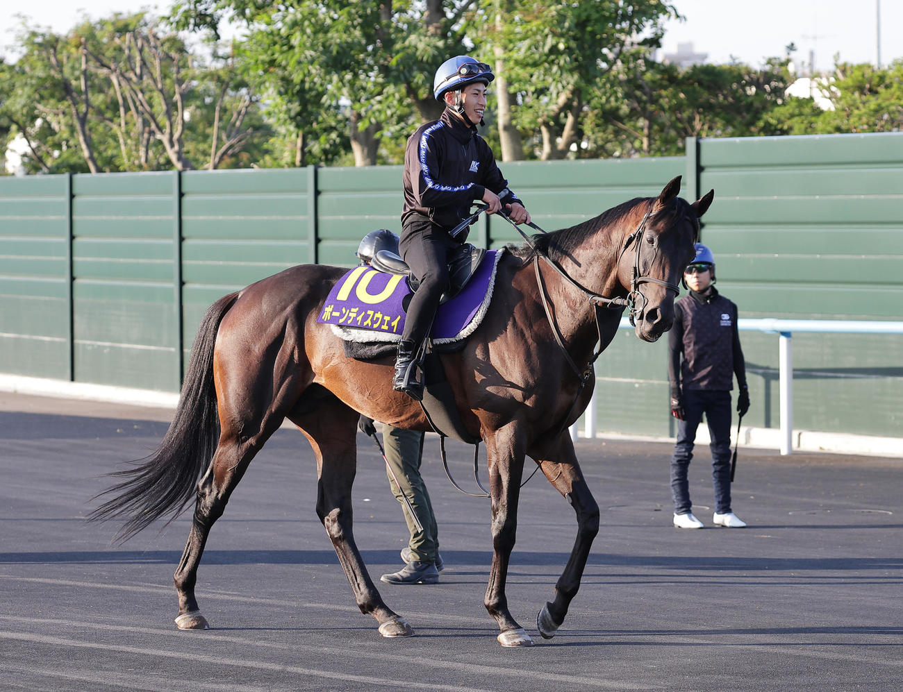 函館競馬場で調整を積むボーンディスウェイ