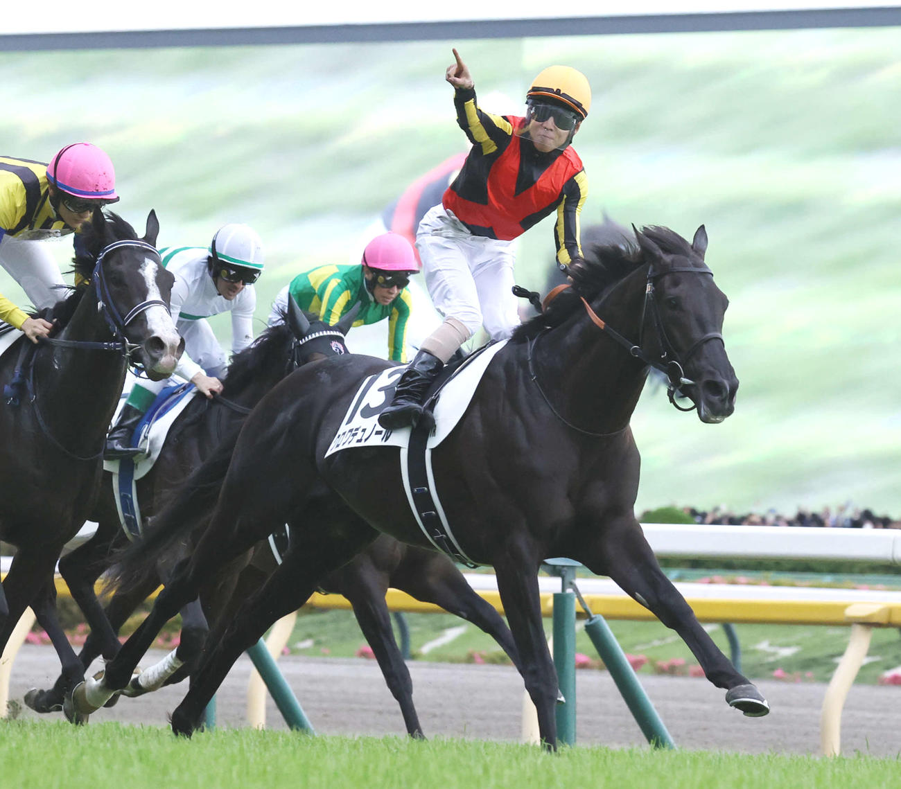 ダービーを制したクロワデュノールと北村友騎手