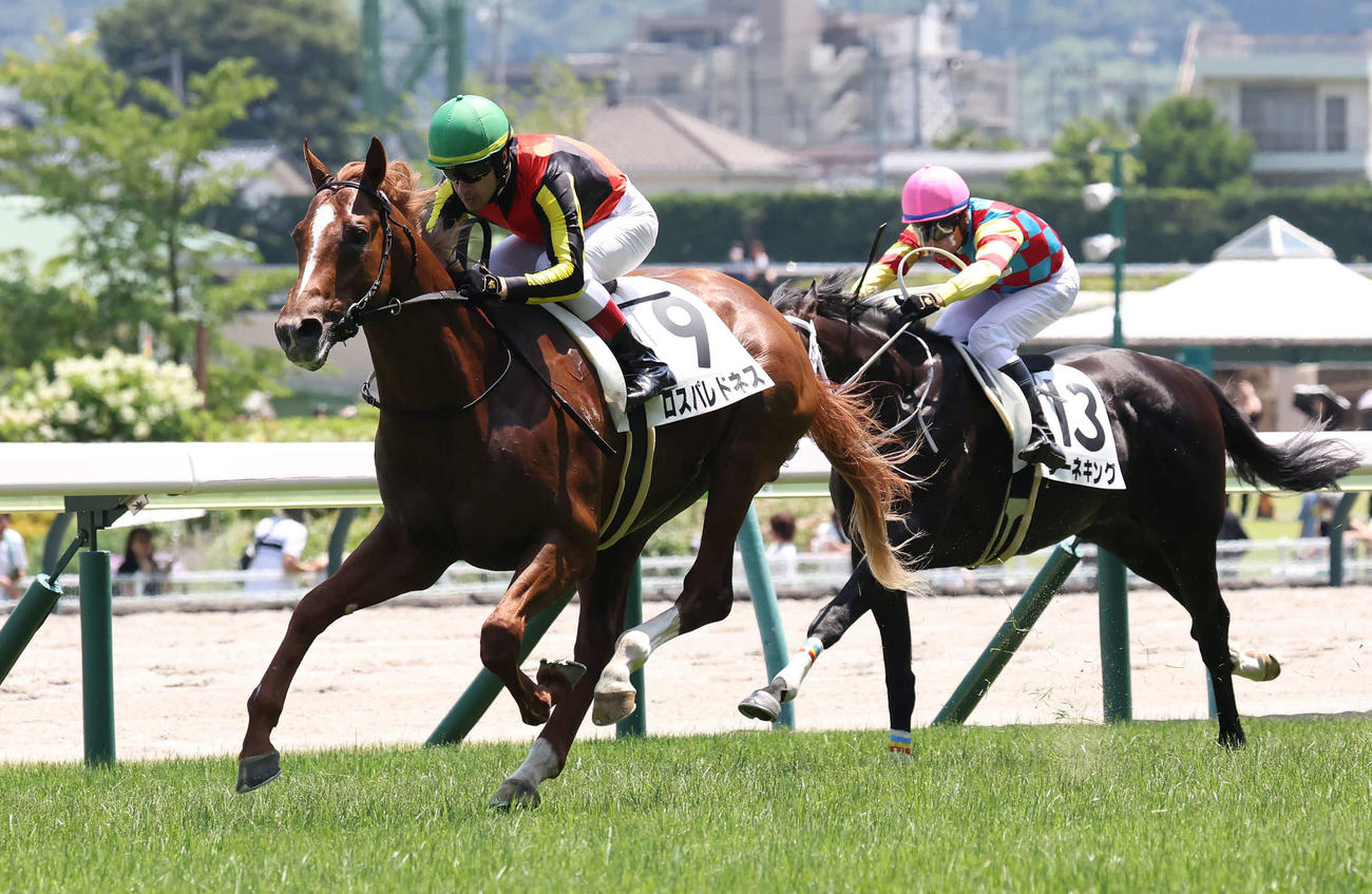 福島5R新馬戦を制したロスパレドネスとルメール騎手（撮影・丹羽敏通）