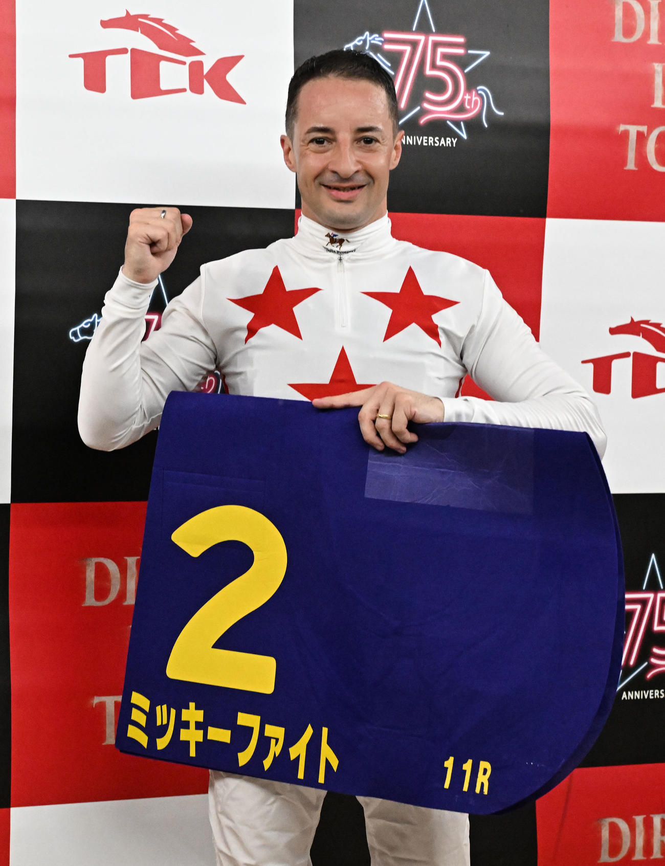 大井競馬11R、帝王賞（JpnI）　帝王賞をミッキーファイトで優勝し、ポーズをとるルメール騎手