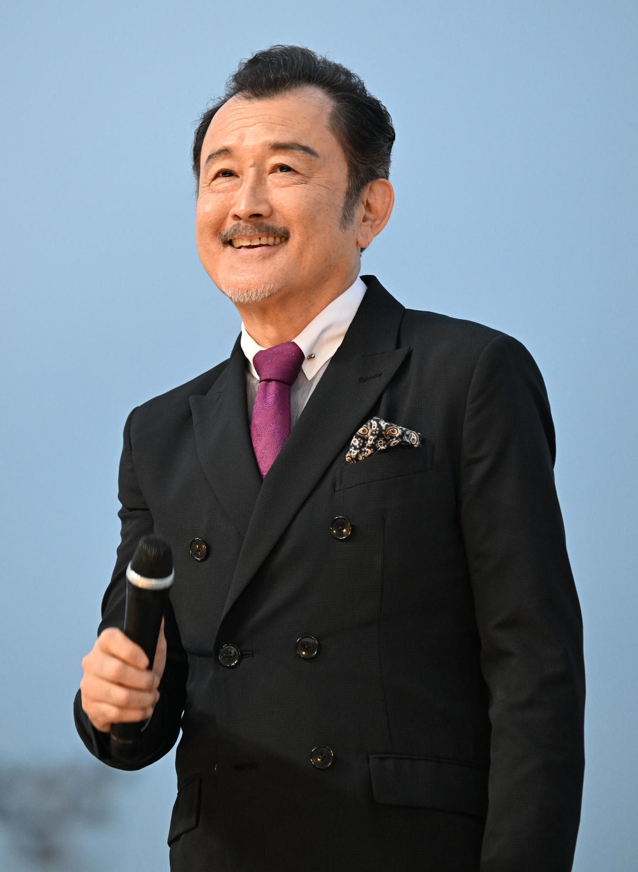 ミニトークショーを行った帝王賞ゲストキャラクターの吉田鋼太郎