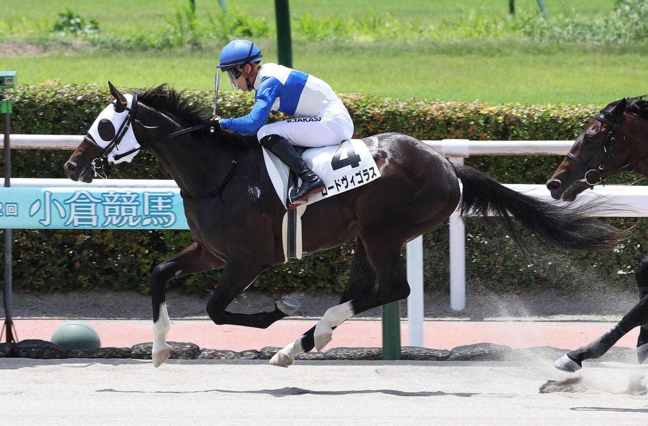 小倉6R、直線抜け出して新馬戦を制したロードヴィゴラス（撮影・白石智彦）