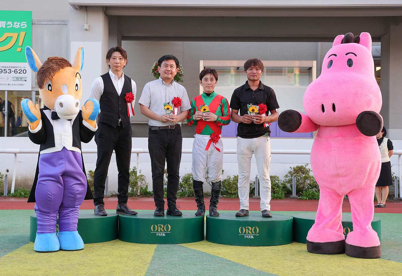 ハヤテスプリントを制したキエティスムの表彰式写真（写真提供・岩手県競馬組合）
