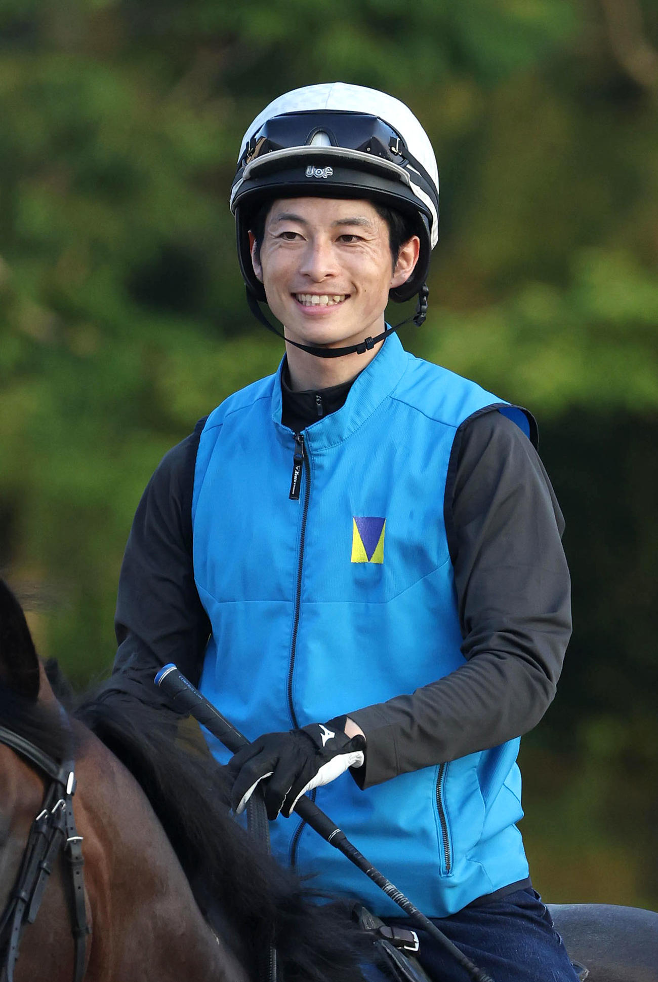 調教の合間に笑顔を見せる森一馬騎手（撮影・白石智彦）