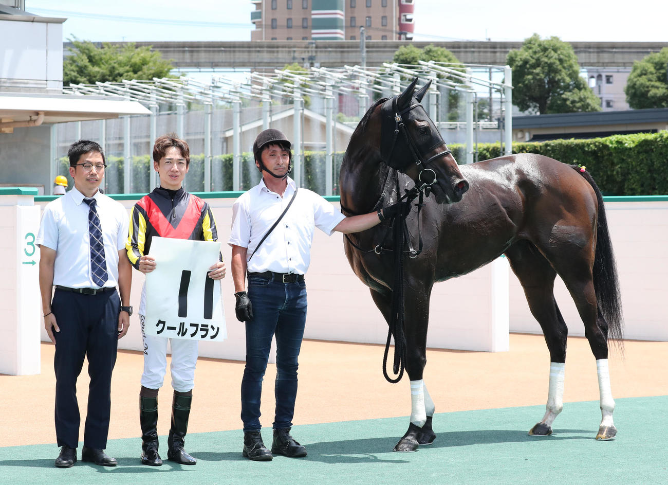 5R 2歳新馬　11番クールフランと松山騎手（撮影・梅根麻紀）