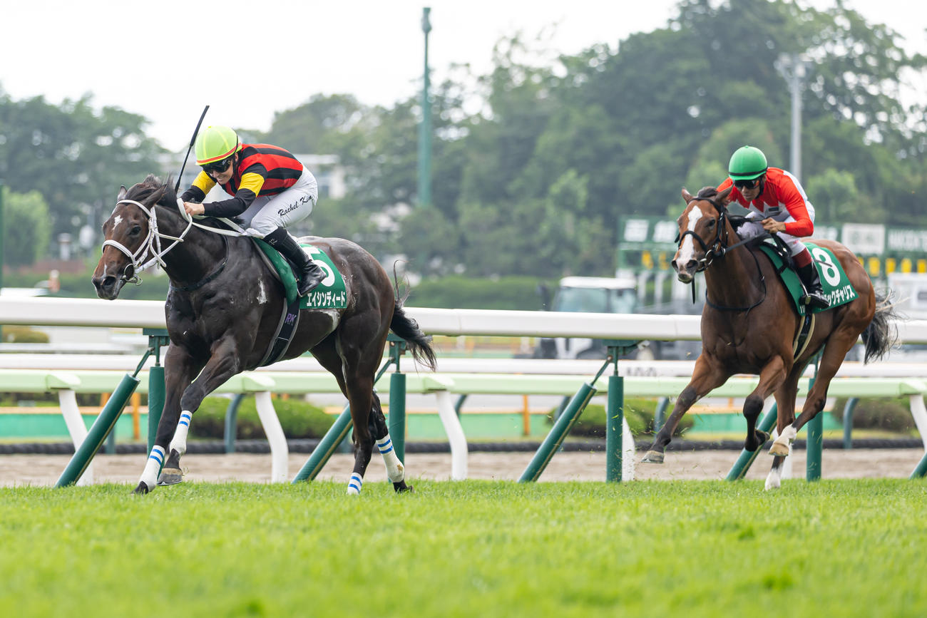 函館2歳Sを制したエイシンディードとR・キング騎手（左）（撮影・村野早祐）
