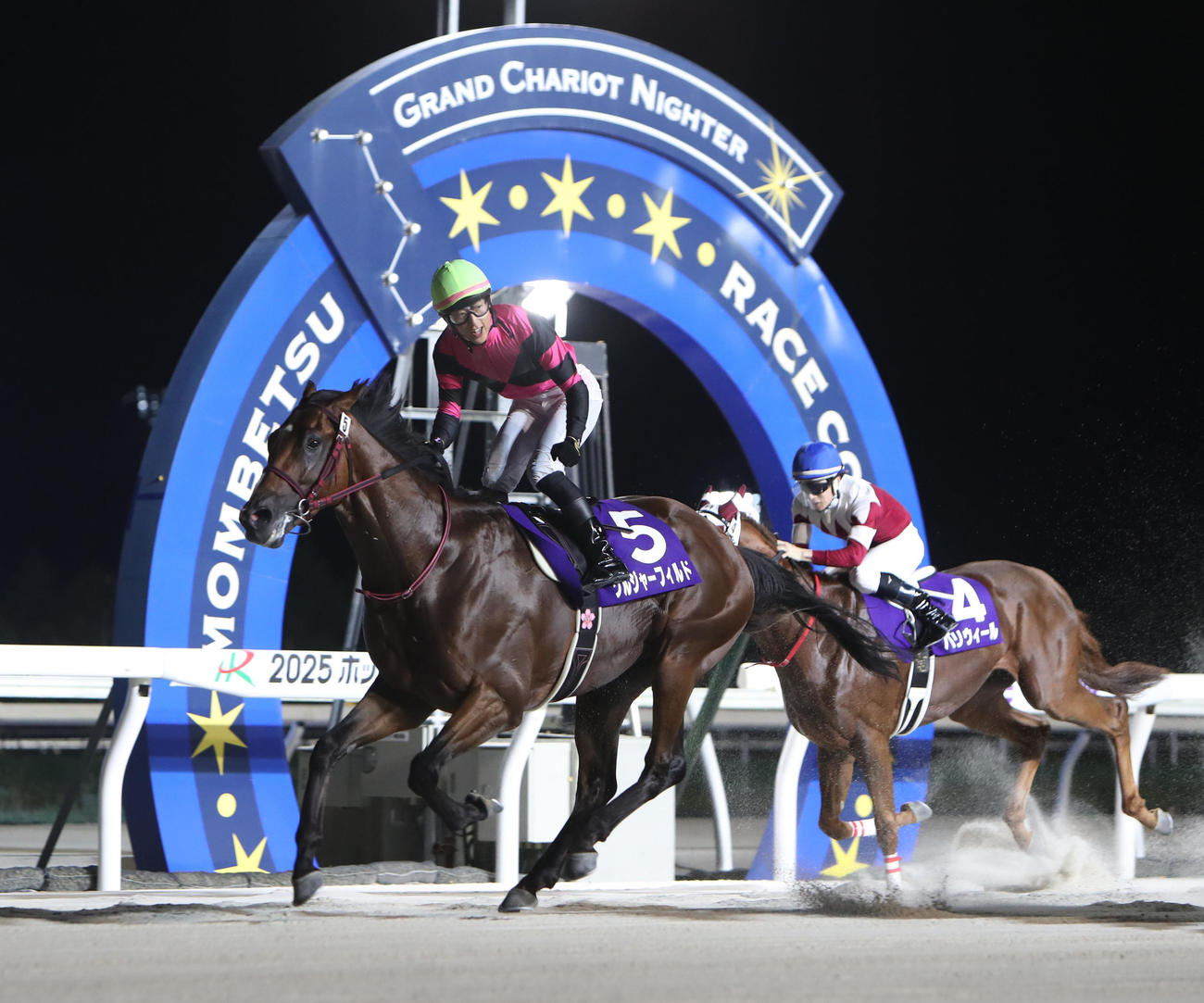 王冠賞を制し、3冠馬に輝いたソルジャーフィルド（撮影・奥村晶治）
