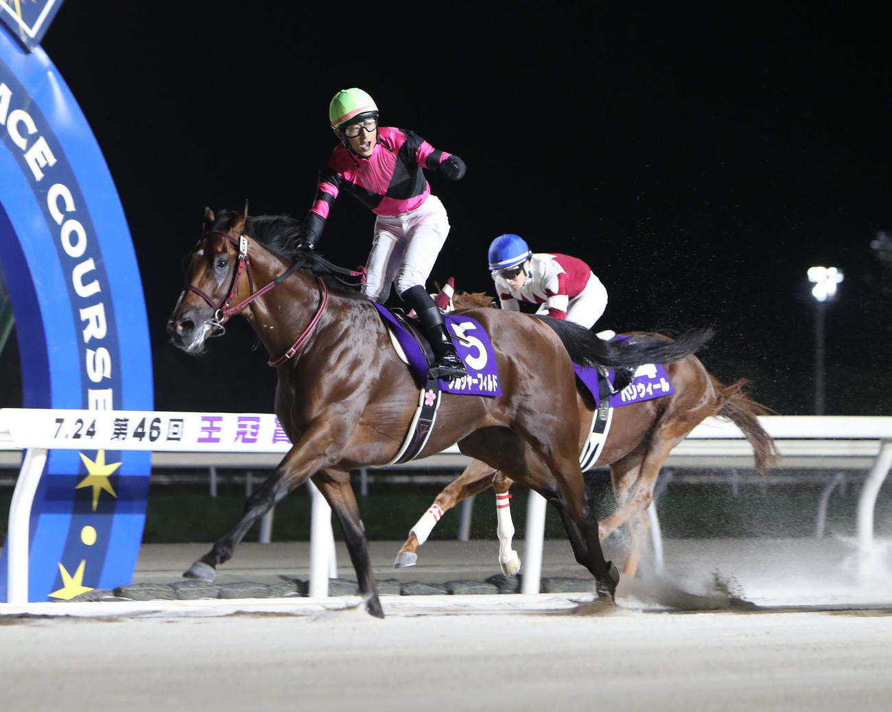 王冠賞を制し、3冠馬に輝いたソルジャーフィルド（撮影・奥村晶治）