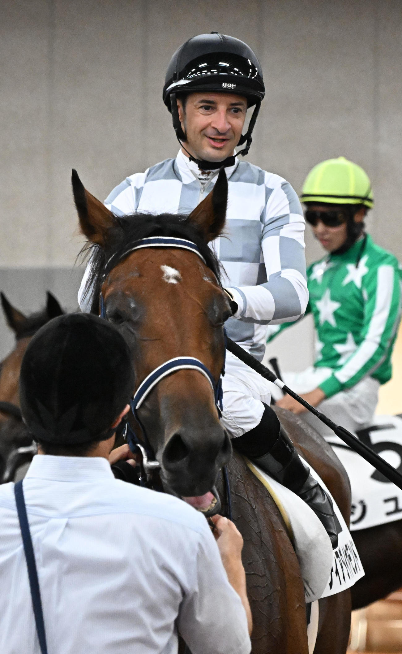 2歳未勝利戦を制したディアダイヤモンドとルメール騎手（撮影・千葉一成）