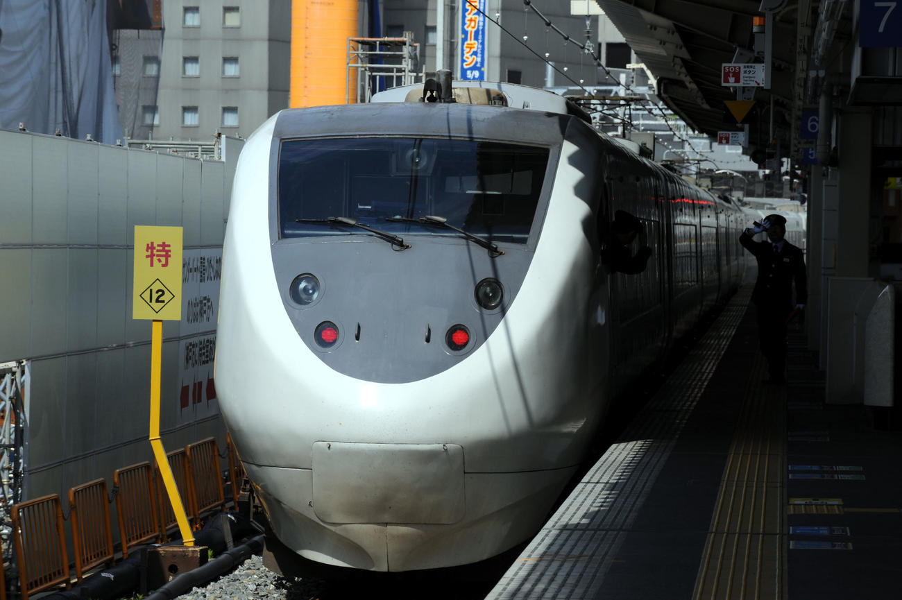 大阪～敦賀間を結ぶ特急列車「サンダーバード」