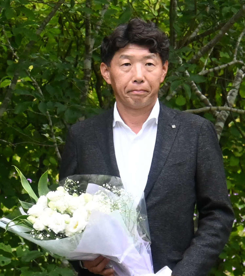 墓碑設置記念セレモニーに参列した吉田俊介氏