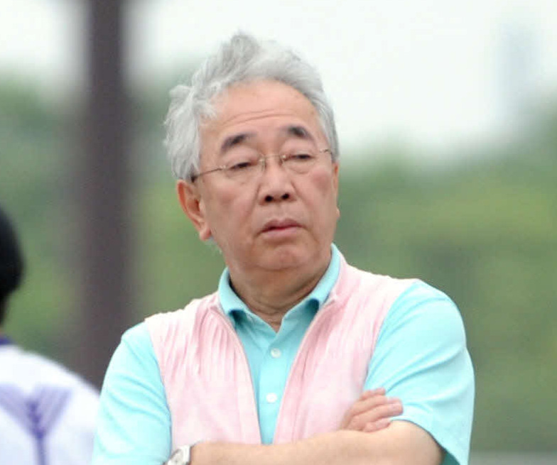尾形充弘元調教師
