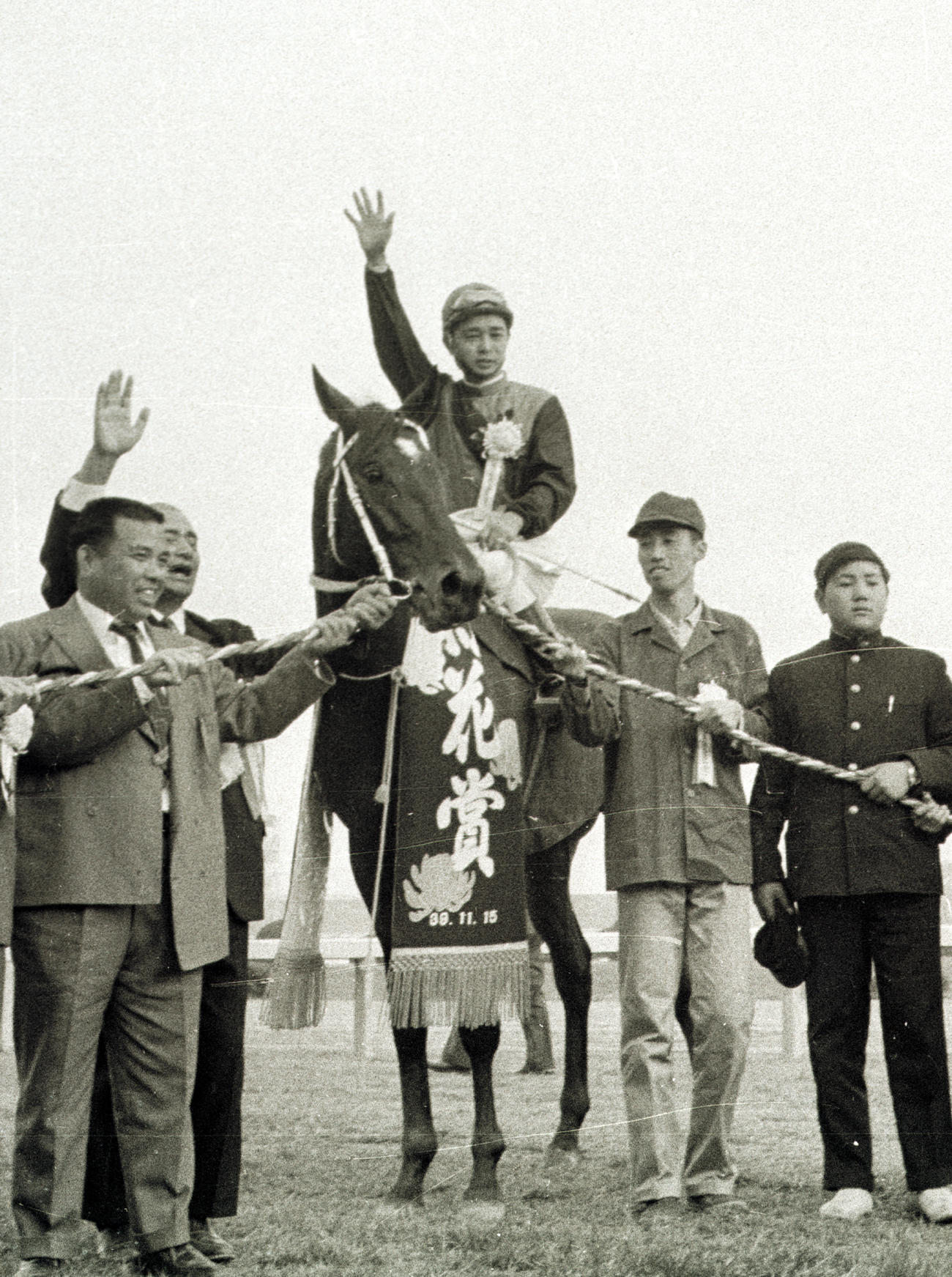 64年、菊花賞を制し3冠馬に輝いたシンザン