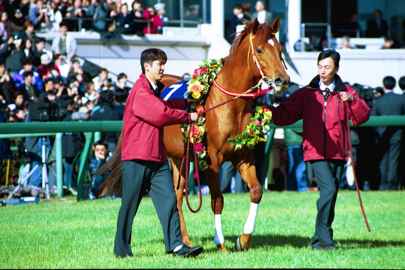 00年12月24日、中山競馬場で引退式を行ったグラスワンダー