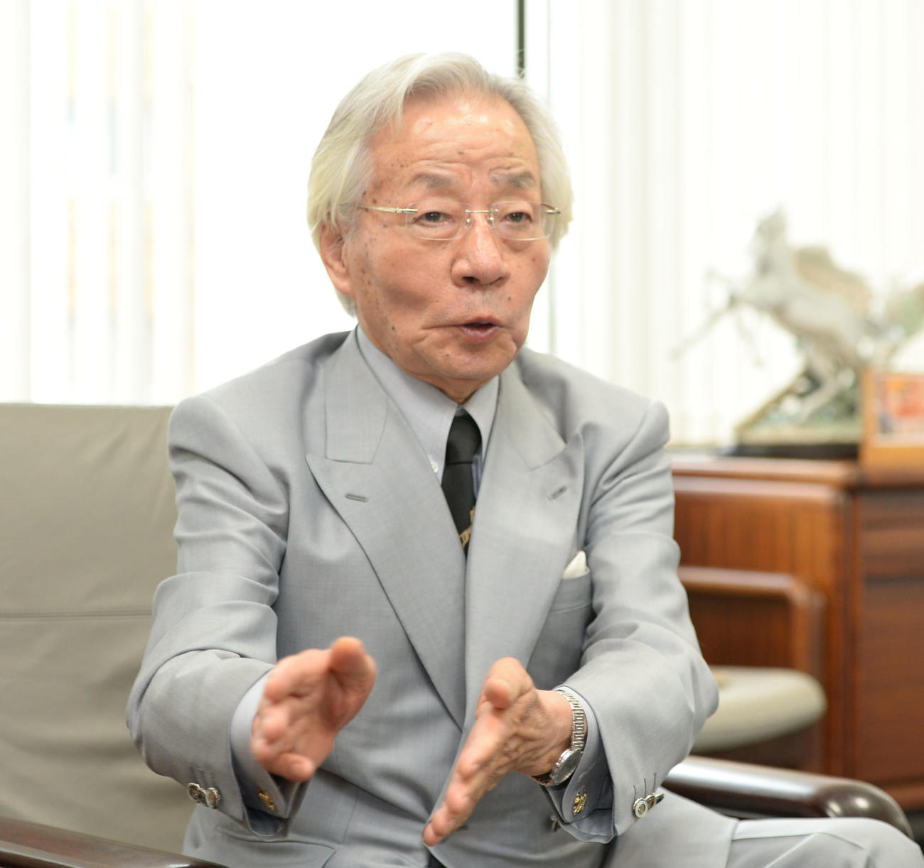 【レア】競馬必勝本  『覇王』 超レア】競馬必勝法本 覇王 発売元開成堂 定価8万円 - メルカリ