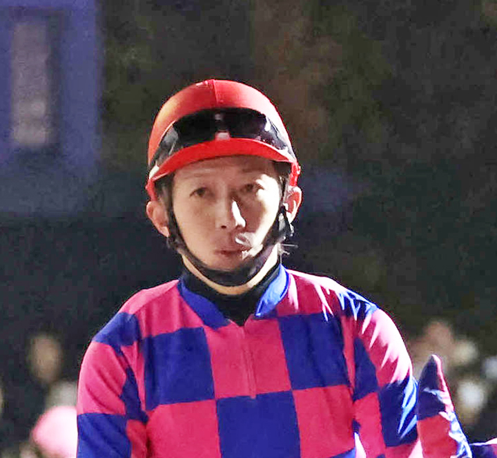 幸騎手に代わって手綱を取る高松亮騎手