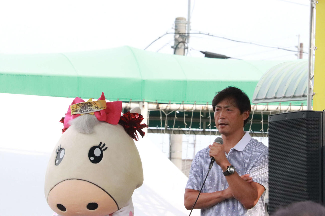 園田競馬場でトークショーを行った桧山進次郎氏