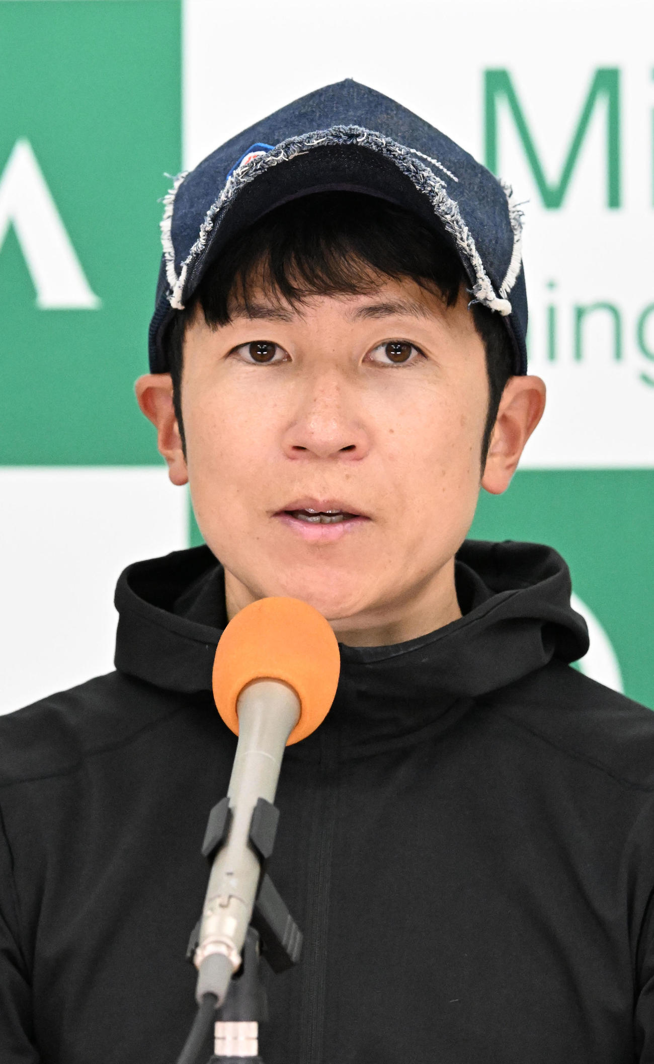 アロヒアリイを管理する田中博康調教師（2024年10月撮影）