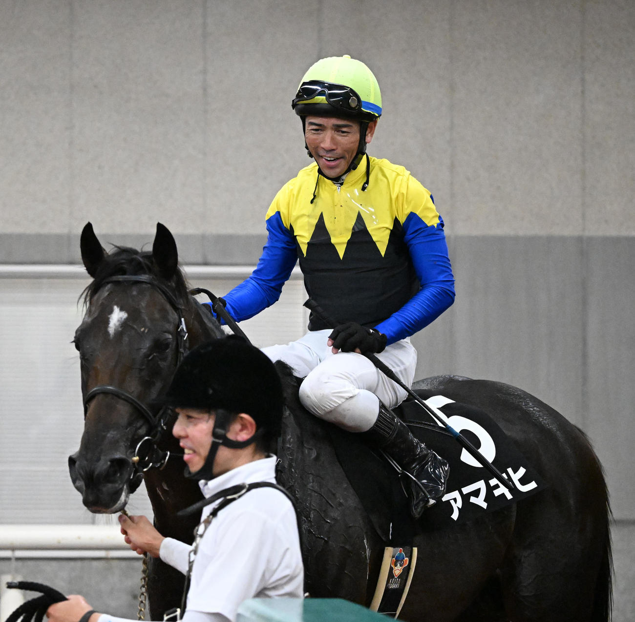 阿賀野川特別を制したアマキヒと笑顔の戸崎騎手（撮影・千葉一成）