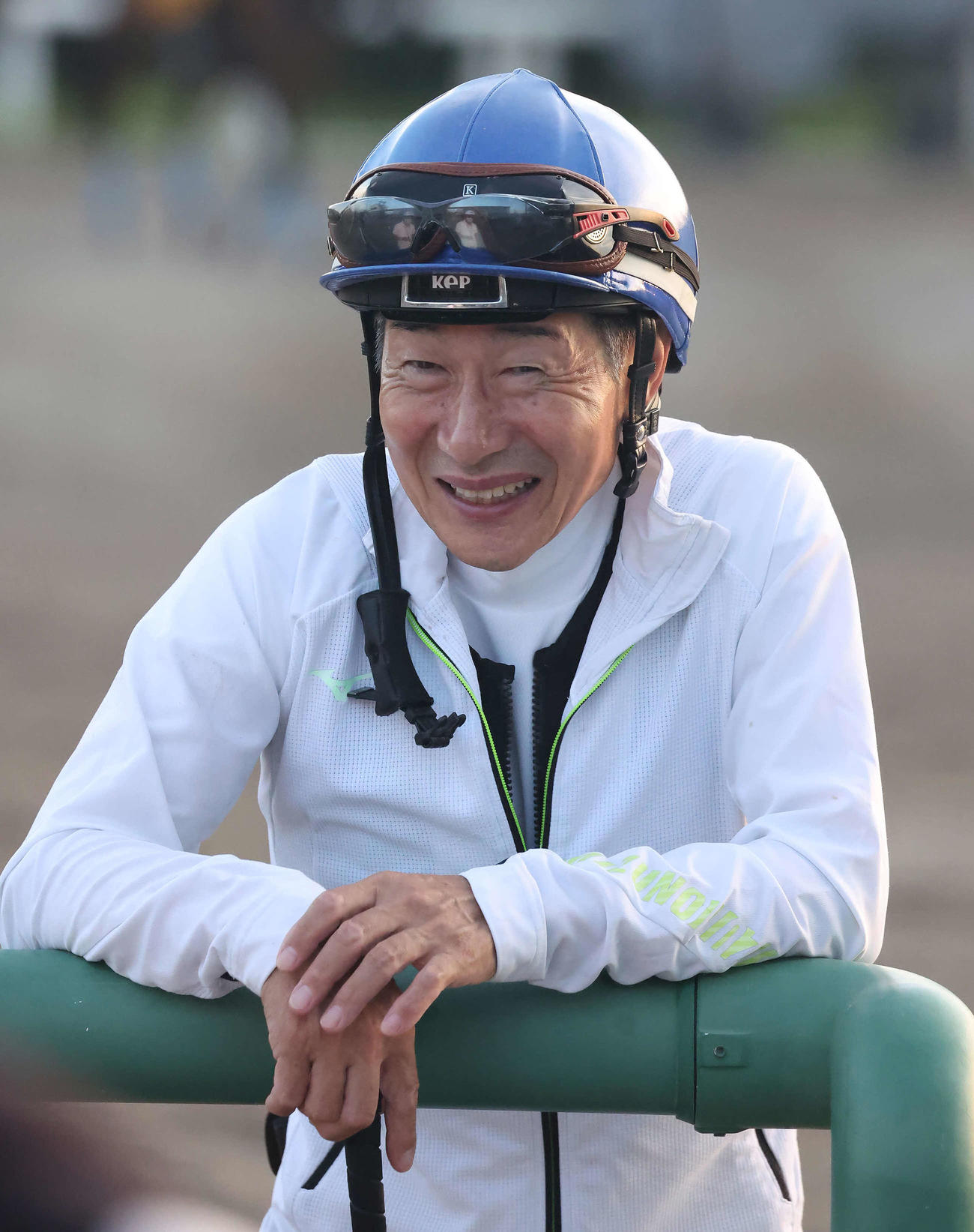 調教騎乗に復帰した柴田善騎手（撮影・丹羽敏通）