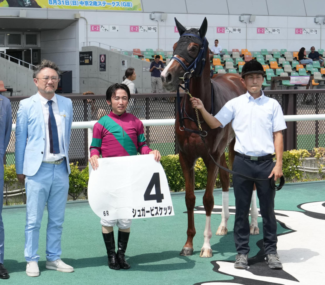 中京6R、新馬戦を逃げ切り勝ちしたシュガービスケッツ（撮影・森本幸一）