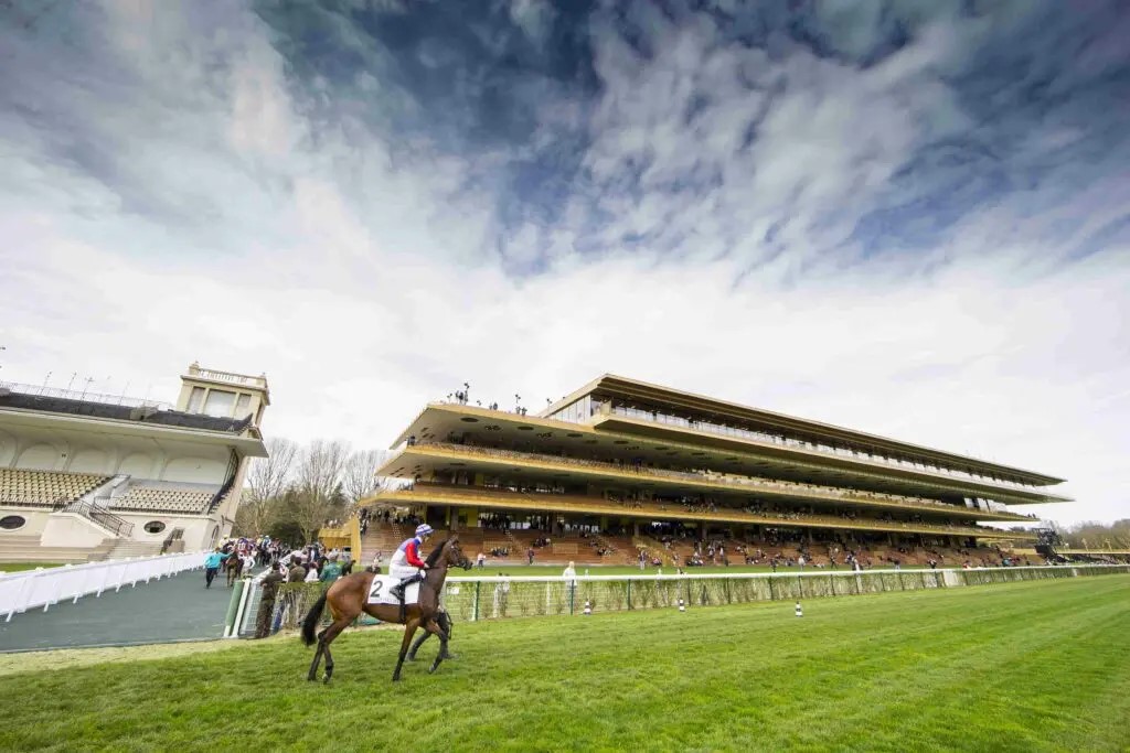 凱旋門賞が行われるパリロンシャン競馬場（（C）France Galop）