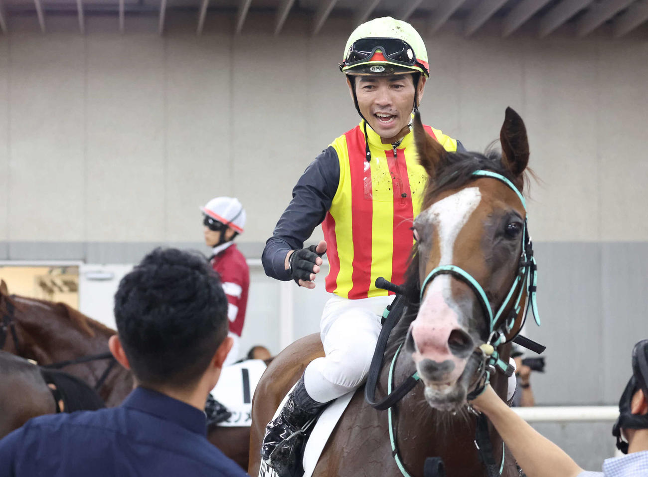 新潟5R、2歳新馬戦を制したガローファノと戸崎騎手（撮影・丹羽敏通）