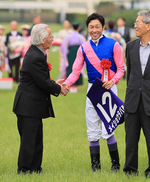 馬主サイン松本オーナー　大和屋オーナー 福永祐一武豊　メイショウ　ジャスタウェイ 個人馬主で2000勝の偉業「メイショウ」松本好雄オーナーが死去 87歳