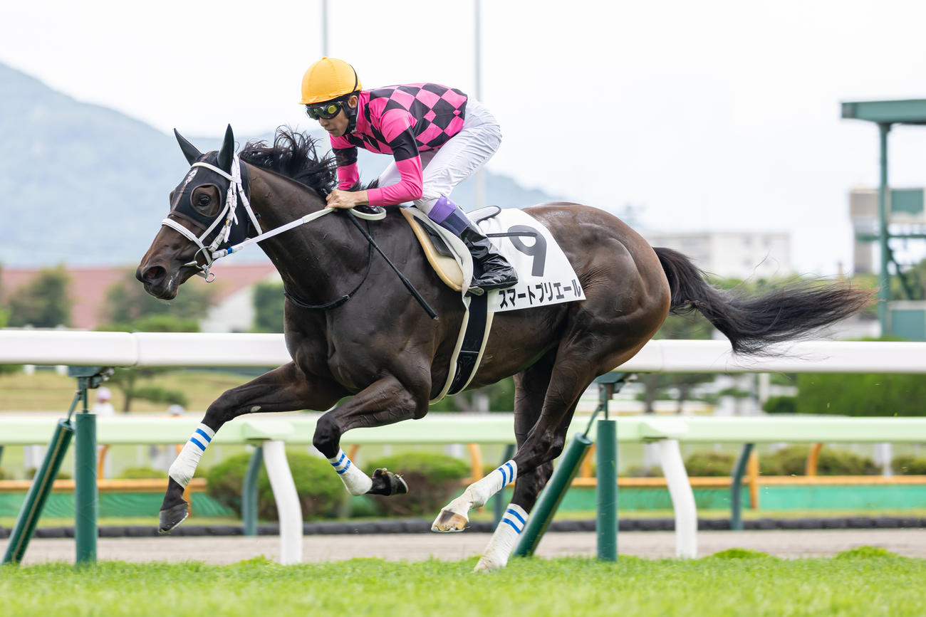 2025年7月19日、2歳未勝利を勝ち上がったスマートプリエールと武豊騎手
