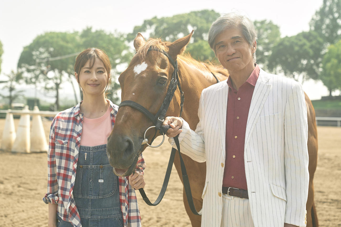 10月期TBS系日曜劇場「ザ・ロイヤルファミリー」に出演する佐藤浩市（右）と松本若菜　（C）TBS