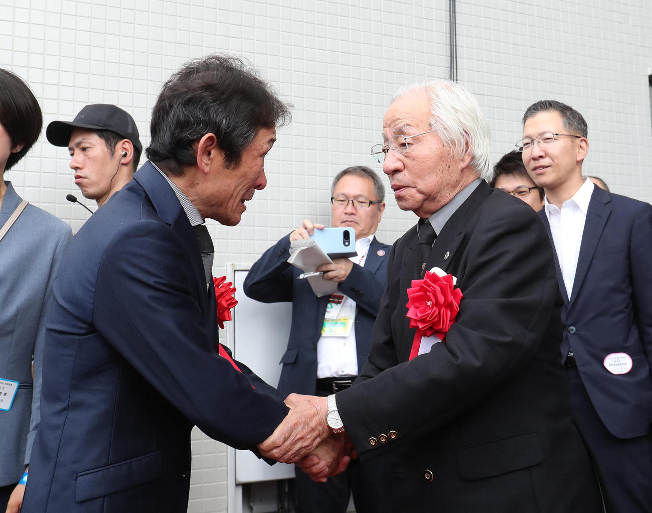 石橋師（左）と松本好雄オーナー（2025年撮影）