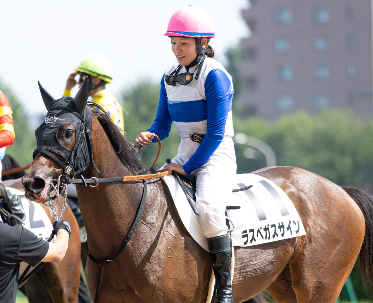 札幌2Rをラスベガスサインで制した小林美騎手（撮影・村野早祐）