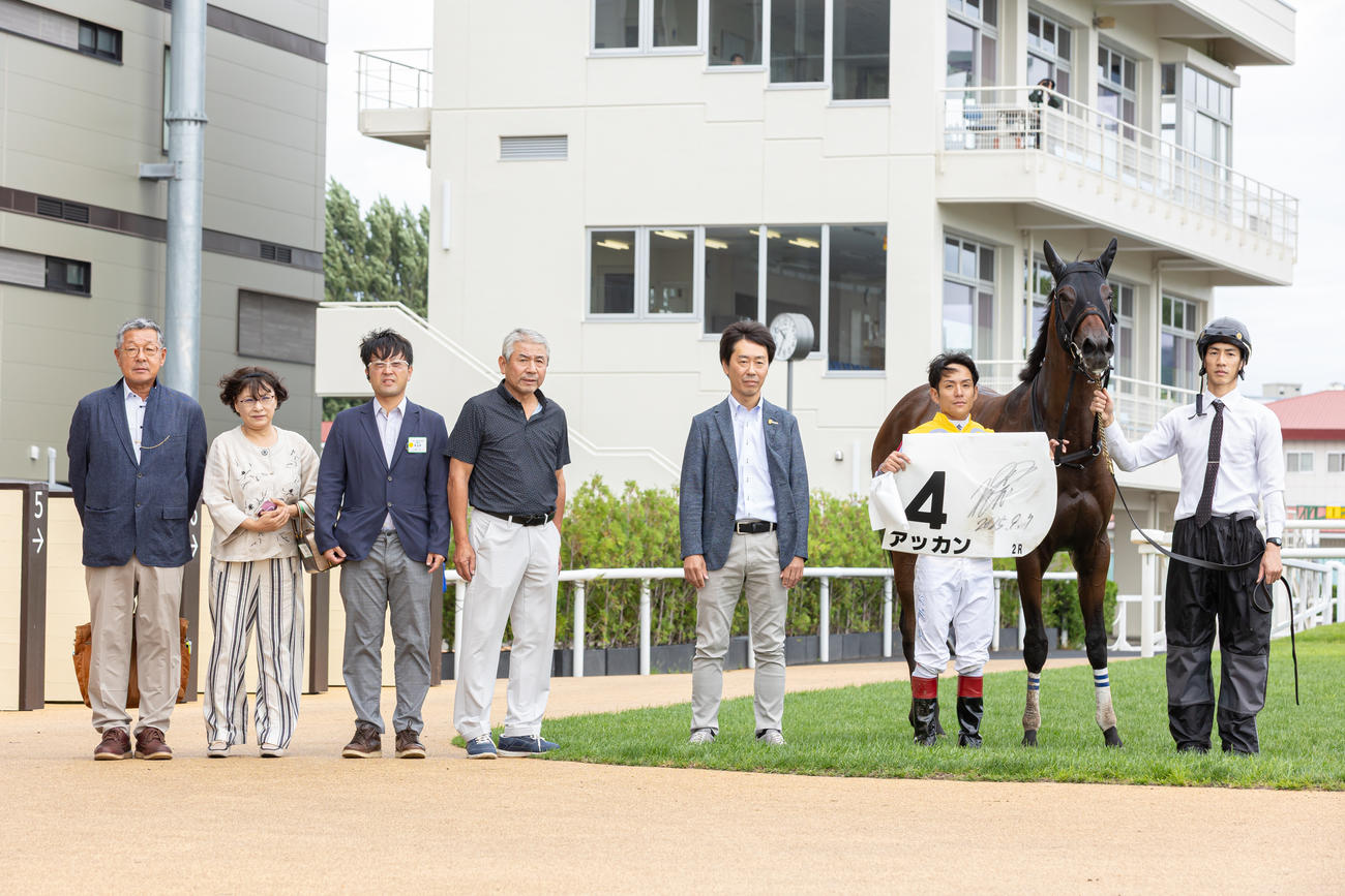 札幌2R、2歳未勝利を勝ち上がったアッカン（撮影・村野早祐）