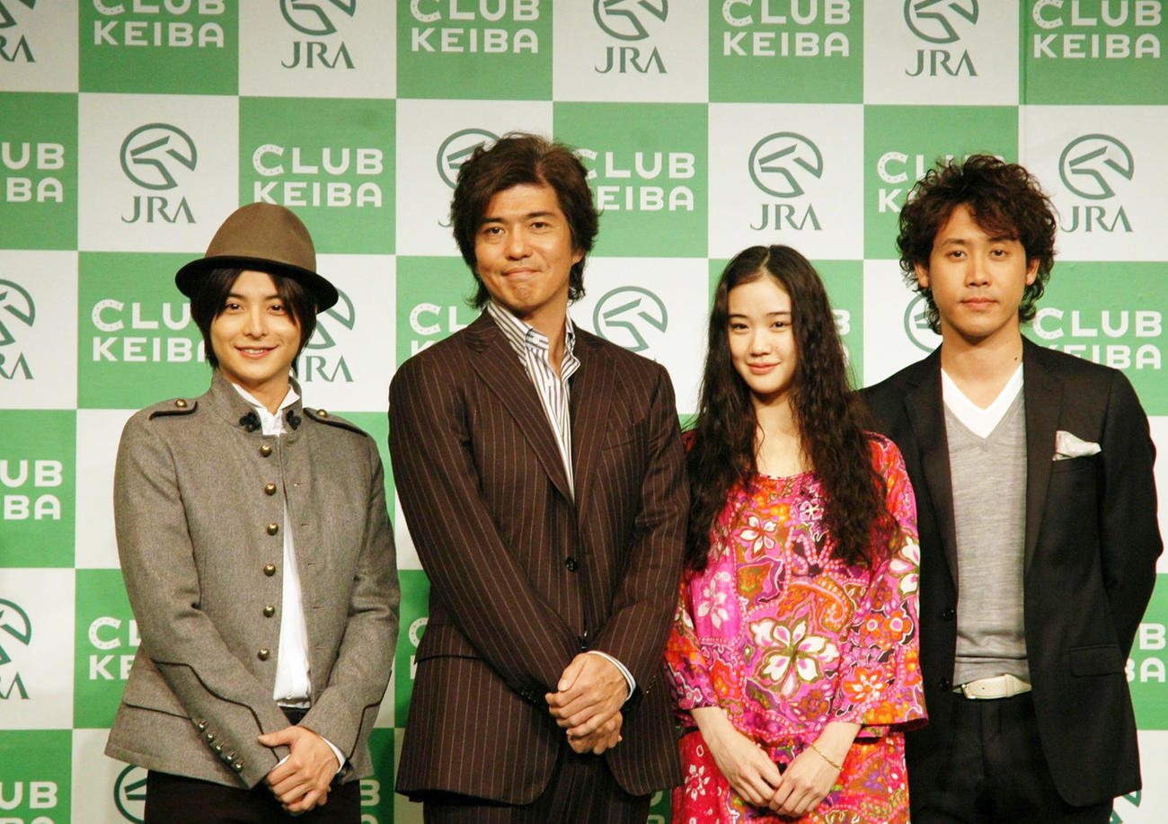 08年JRAナビゲーターに選ばれた小池徹平、佐藤浩市、蒼井優、大泉洋（写真左から）