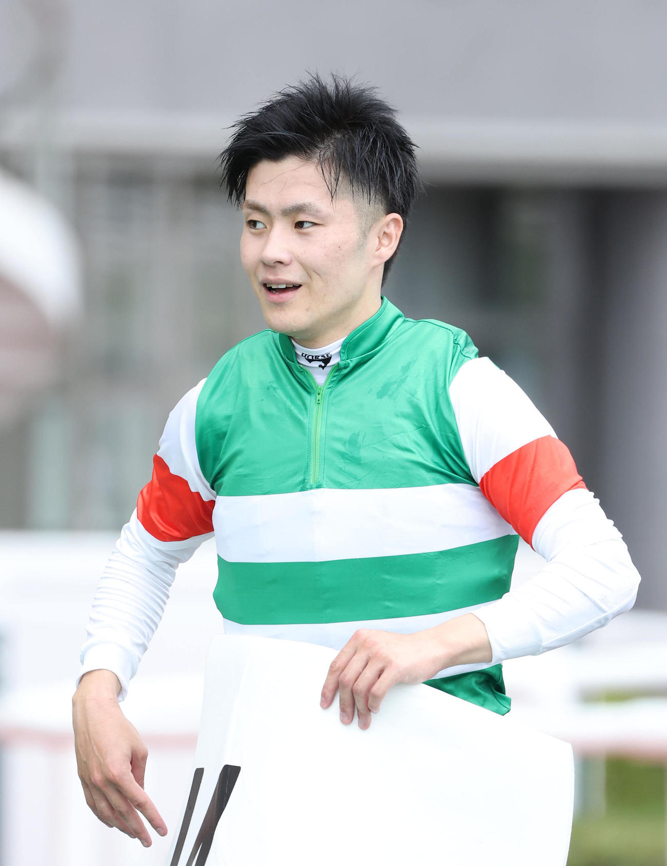 阪神7Rを制し復帰後初勝利を挙げて笑顔を見せる西村淳騎手（撮影・白石智彦）