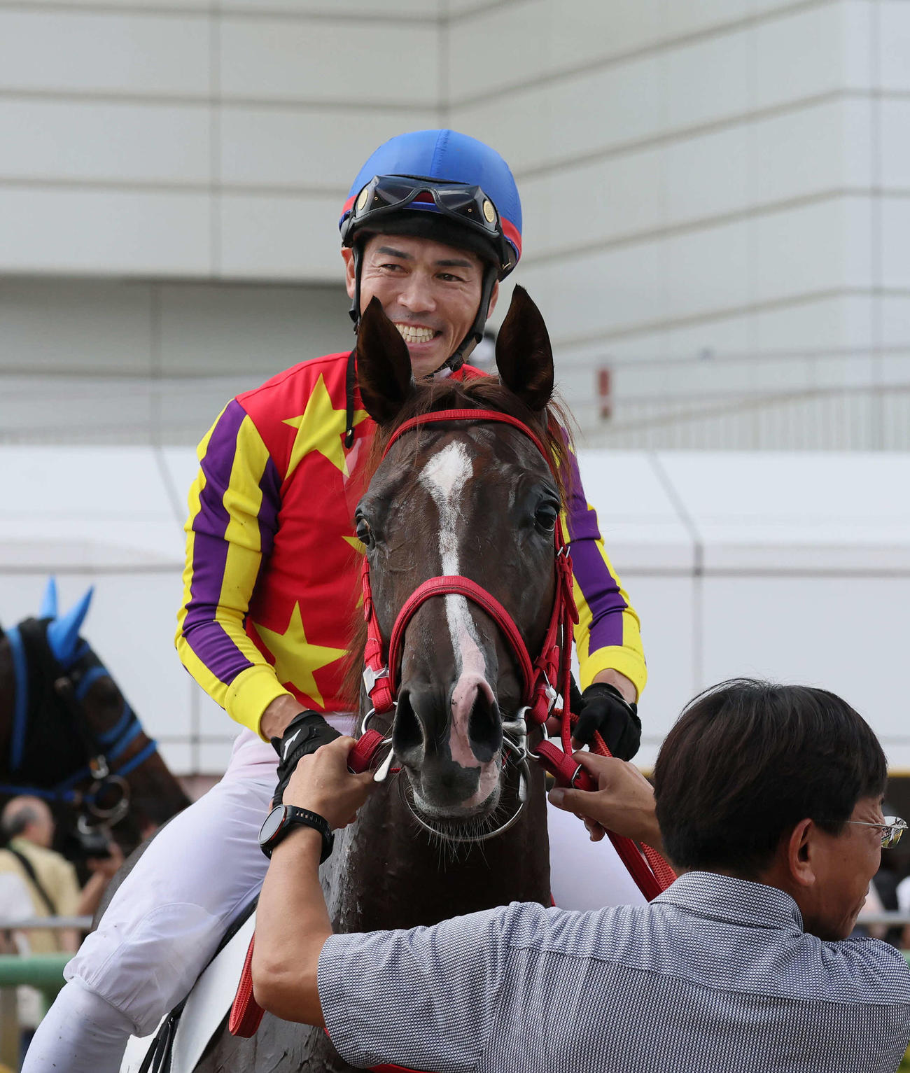 中山2R、2歳未勝利戦をフクチャンショウで制して年間100勝を達成した戸崎騎手（撮影・丹羽敏通）
