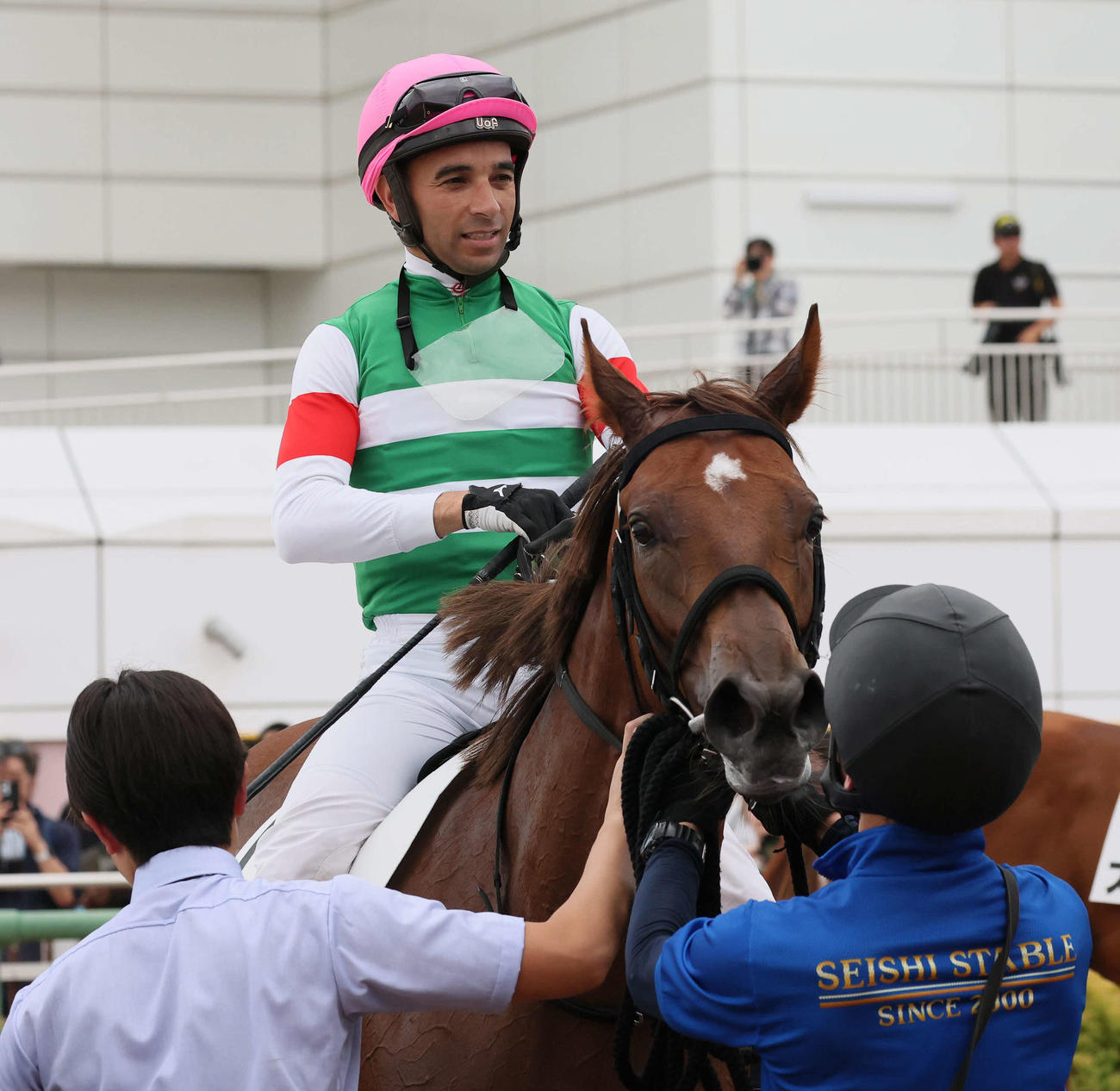 中山6R、2歳新馬戦を制したカリヨンアヴォンとモレイラ騎手（撮影・丹羽敏通）